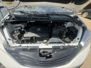 Toyota Sienna 2012 White