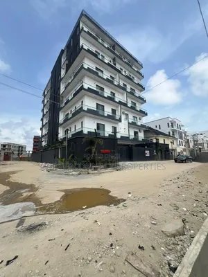 3bdrm Apartment in Lekki Phase 1 for sale