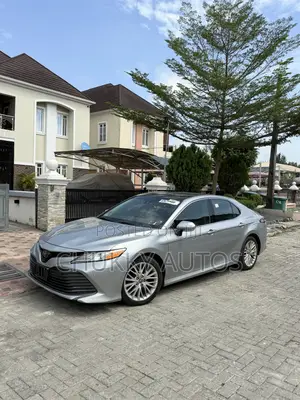 Toyota Camry XLE V6 FWD (3.5L 6cyl 8AM) 2018 Silver