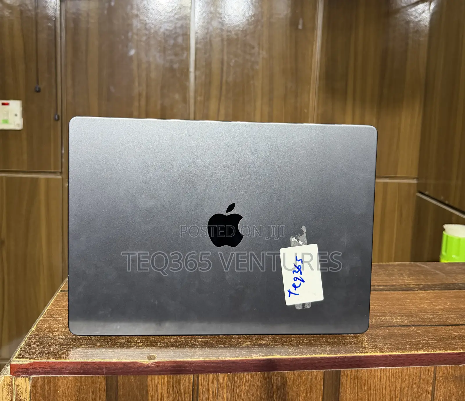 Apple MacBook Pro 2023 M3 Pro 14-inch 18GB Apple M3 Pro SSD 512GB