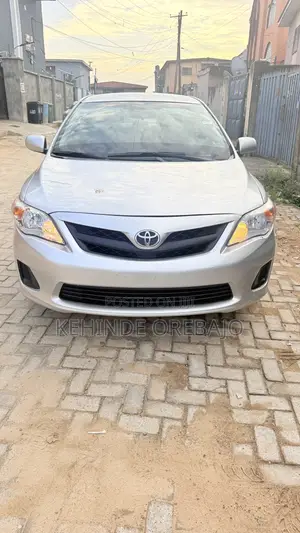 Toyota Corolla LE 4dr Sedan (1.8L 4cyl 4A) 2011 Silver