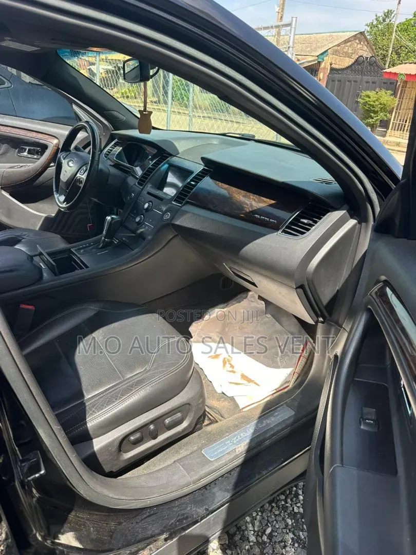 Ford Taurus 4dr Sedan 2016 Black