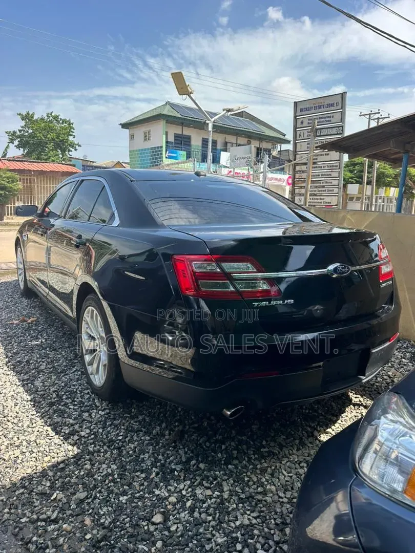Ford Taurus 4dr Sedan 2016 Black
