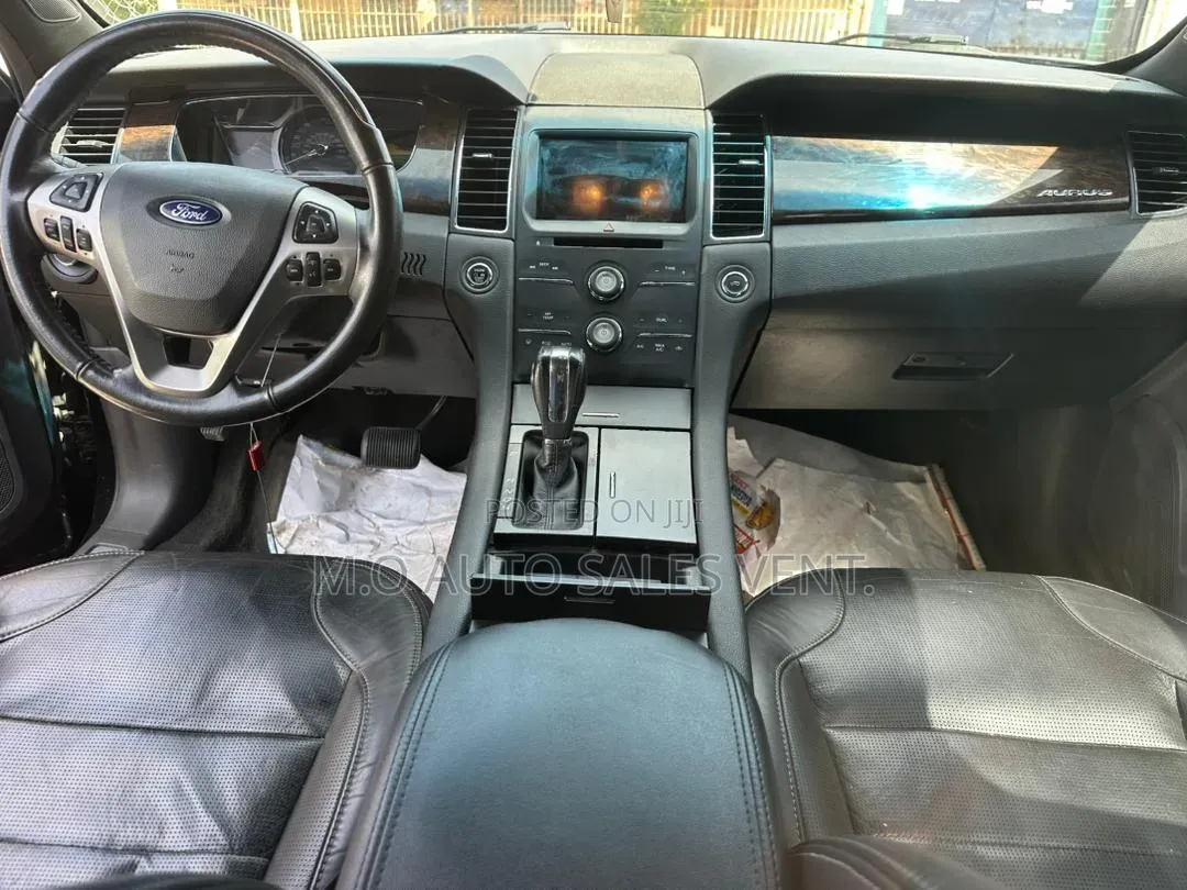 Ford Taurus 4dr Sedan 2016 Black