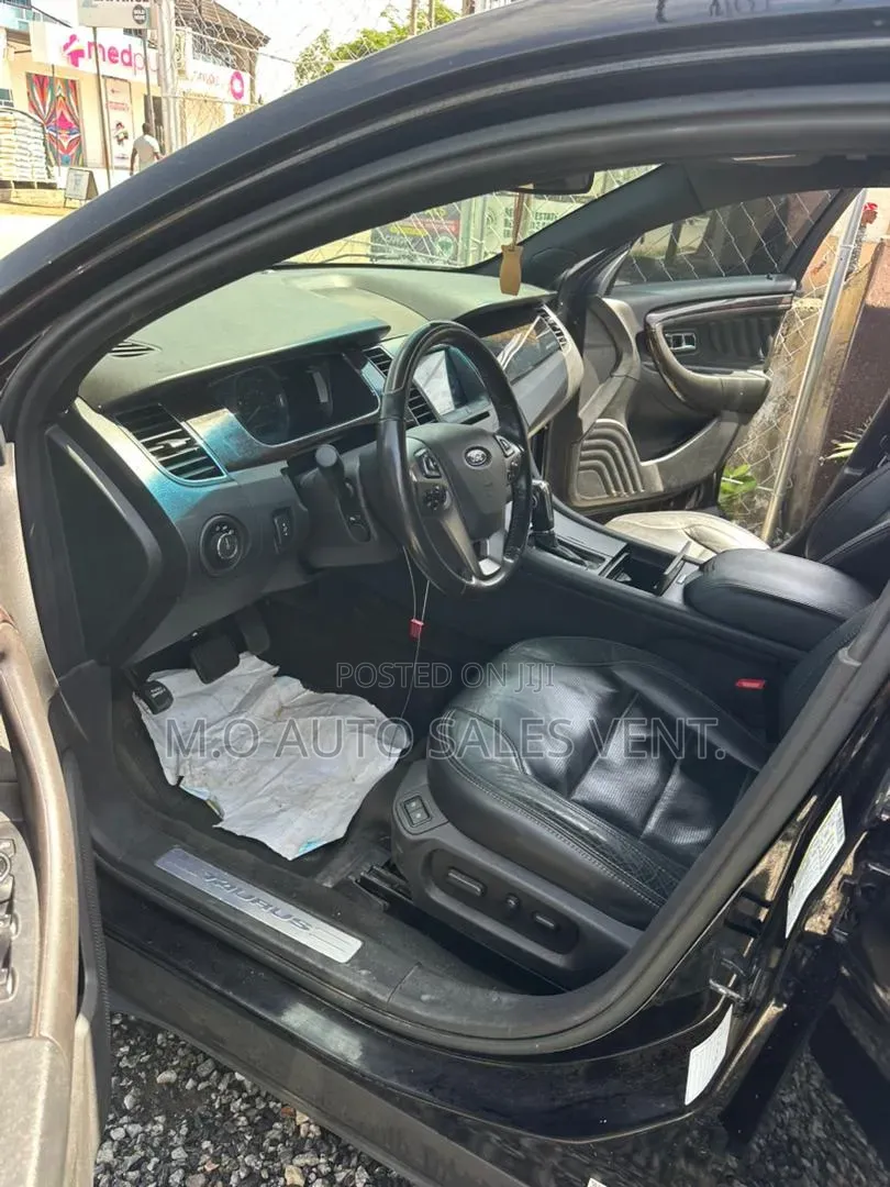 Ford Taurus 4dr Sedan 2016 Black