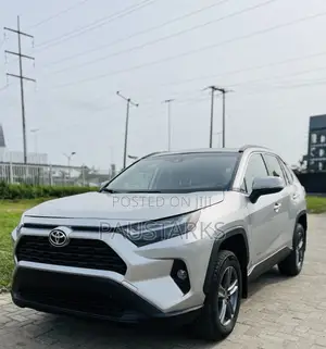 Toyota RAV4 XLE Premium AWD 2024 Silver