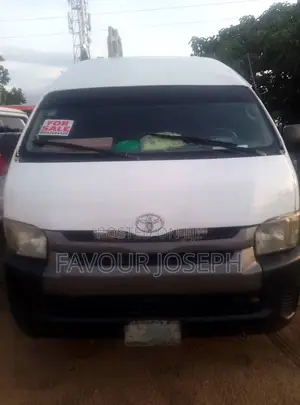 Toyota HiAce 2015 White
