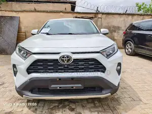 Toyota RAV4 2021 White