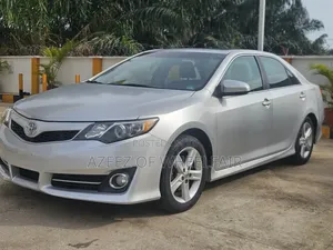 Toyota Camry SE 4dr Sedan (2.5L 4cyl 6A) 2013 Silver