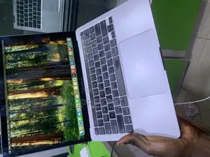 Laptop Apple MacBook Pro 2020 3GB Intel Core i7 SSD 512GB