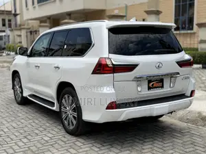 Lexus LX 570 AWD 2016 White