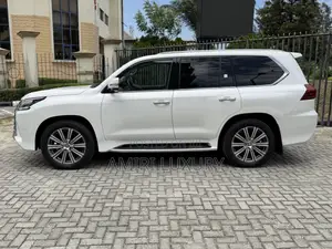 Lexus LX 570 AWD 2016 White