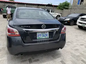 Nissan Altima 2.5 4dr Sedan (2.5L 4cyl CVT) 2014 Gray