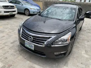 Nissan Altima 2.5 4dr Sedan (2.5L 4cyl CVT) 2014 Gray
