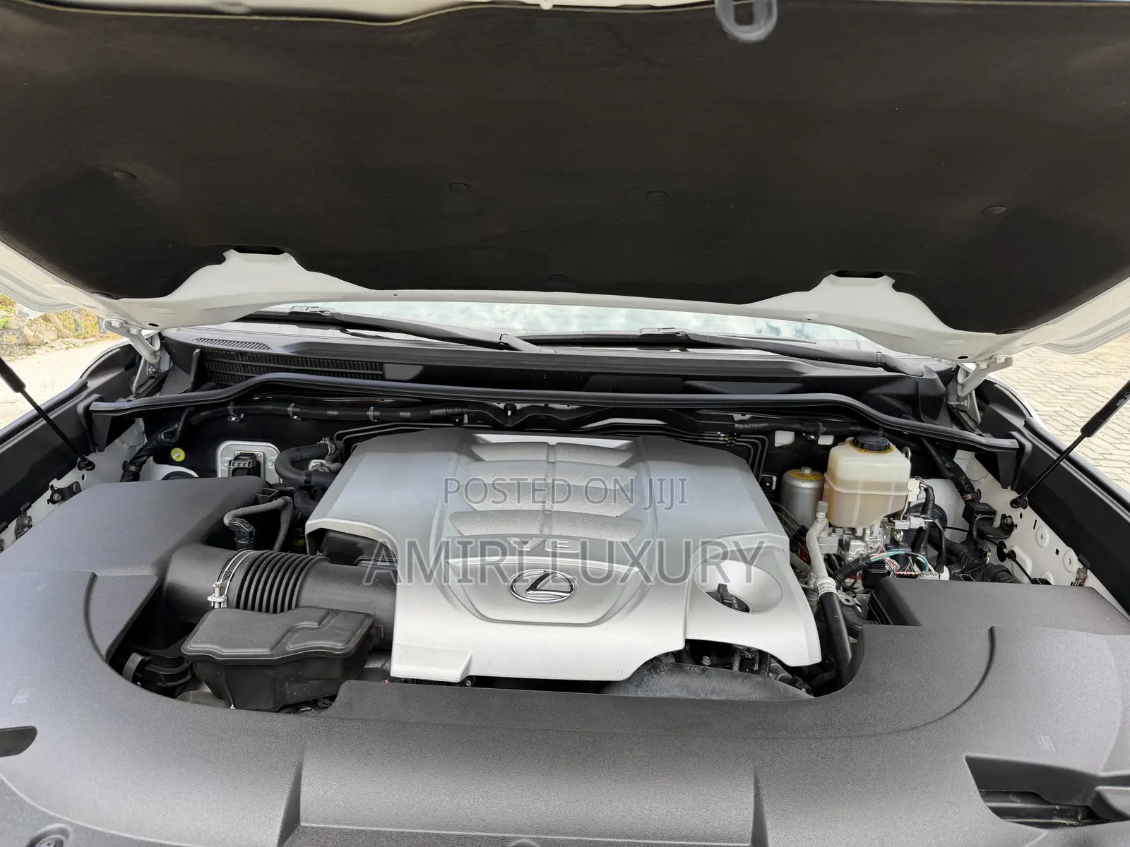Lexus LX 570 AWD 2016 White