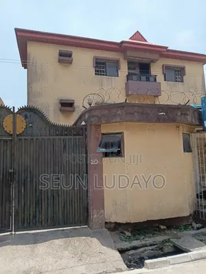 3bdrm Block of Flats in Market Square, Ago Palace for sale