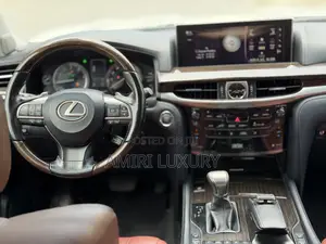 Lexus LX 570 AWD 2016 White