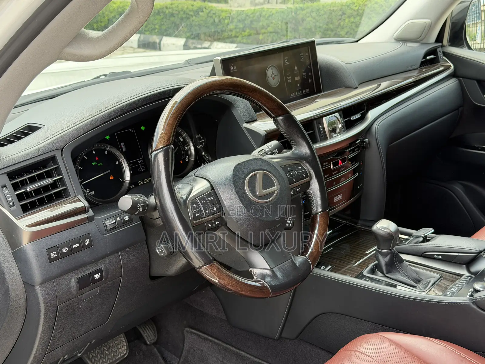 Lexus LX 570 AWD 2016 White