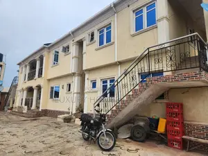 6bdrm Block of Flats in Adetokun Estate for sale