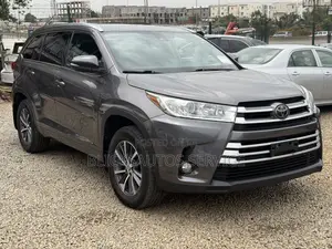 Toyota Highlander XLE 4x2 V6 (3.5L 6cyl 8A) 2018 Gray