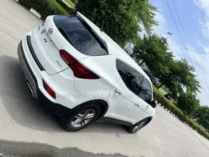 Hyundai Santa Fe SE AWD 2018 White