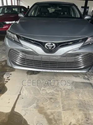 Toyota Camry 2018 Silver