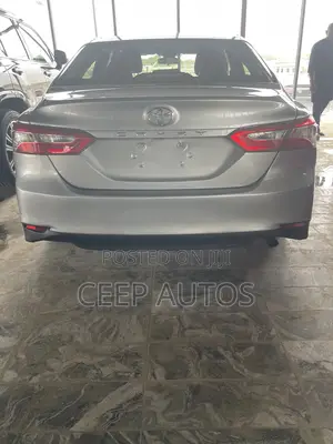 Toyota Camry 2018 Silver
