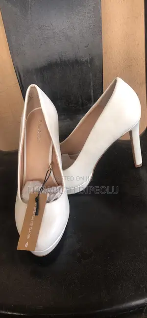 Even Odd White Heels Size:39