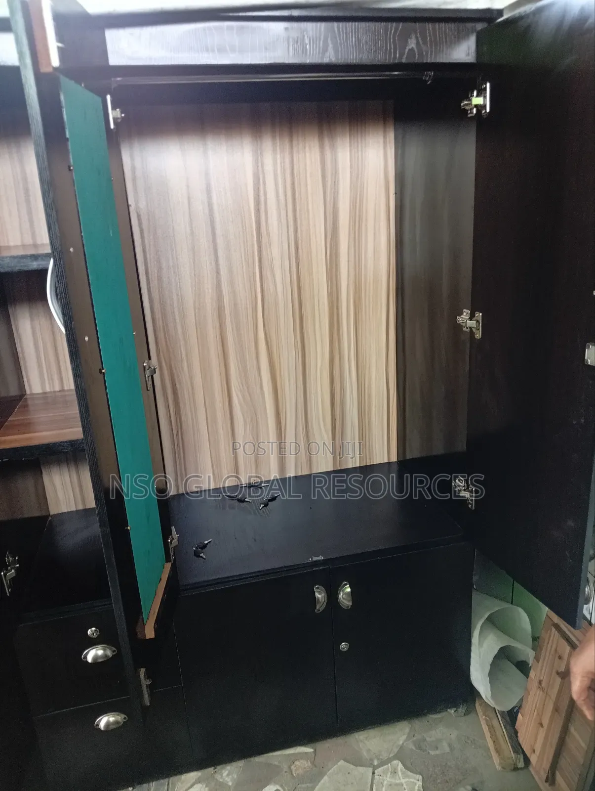 Black Colour 4by6 Wardrobe