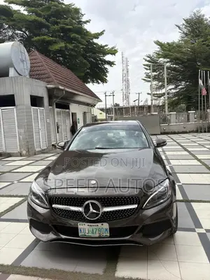 Mercedes-Benz C300 Base Sedan RWD (2.0L 4cyl 7A) 2016 Brown