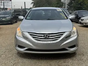 Hyundai Sonata GLS Sedan FWD (2.4L 4cyl 6A) 2012 Silver