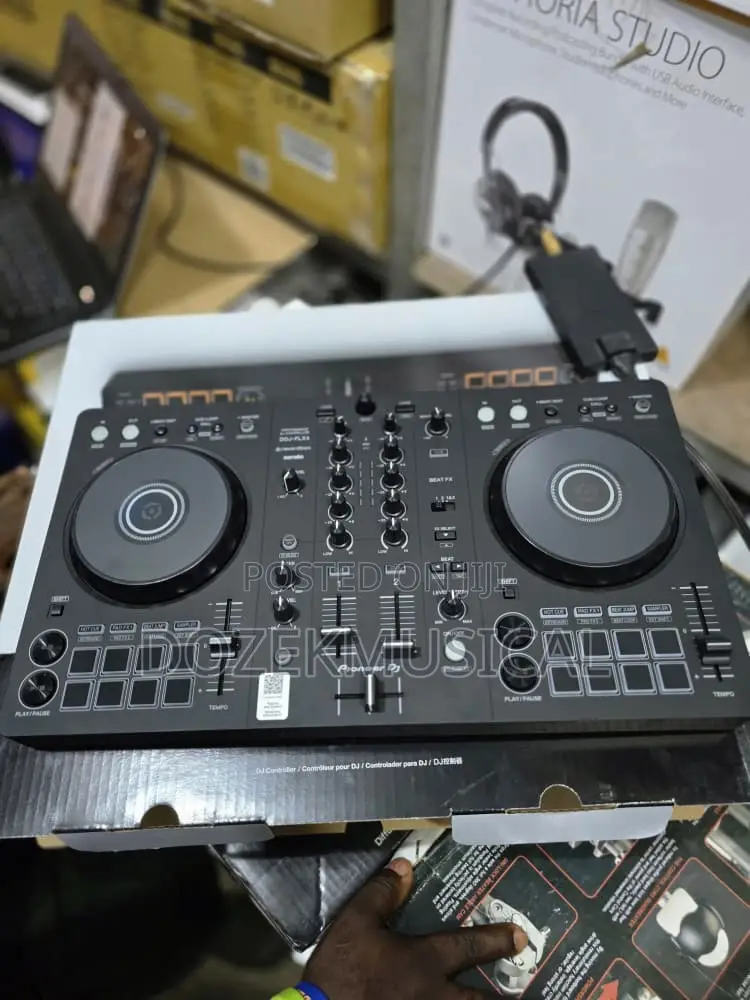 Pioneer DDJ-Flx4 Controller