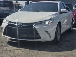 Toyota Camry XLE V6 4dr Sedan (3.6L 6cyl 6A) 2016 White