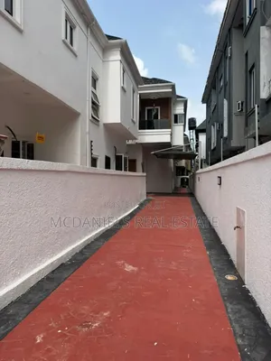 4bdrm Duplex in Chevron for sale