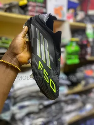 F50 Laceless Boot