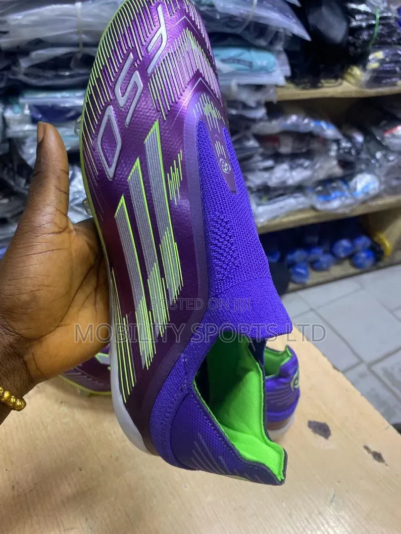 F50 Laceless Boot