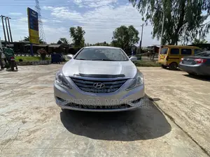Hyundai Sonata GLS Sedan FWD (2.4L 4cyl 6M) 2011 Silver