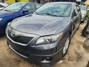 Toyota Camry SE 4dr Sedan (2.5L 4cyl 6A) 2011 Gray