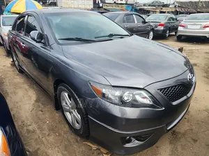 Toyota Camry SE 4dr Sedan (2.5L 4cyl 6A) 2011 Gray