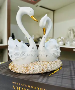 Luxury Crystal Swan Couple Figurine