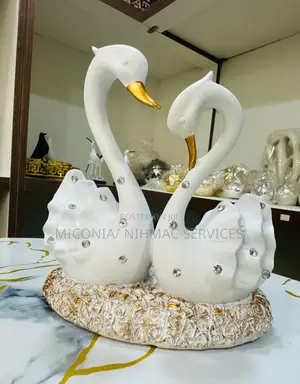 Luxury Crystal Swan Couple Figurine