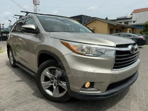Toyota Highlander Limited Platinum 4dr SUV AWD (3.5L 6cyl 6A) 2015 Gold
