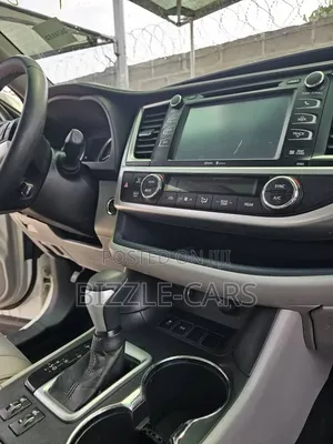Toyota Highlander XLE V6 4x4 (3.5L 6cyl 6A) 2016 White