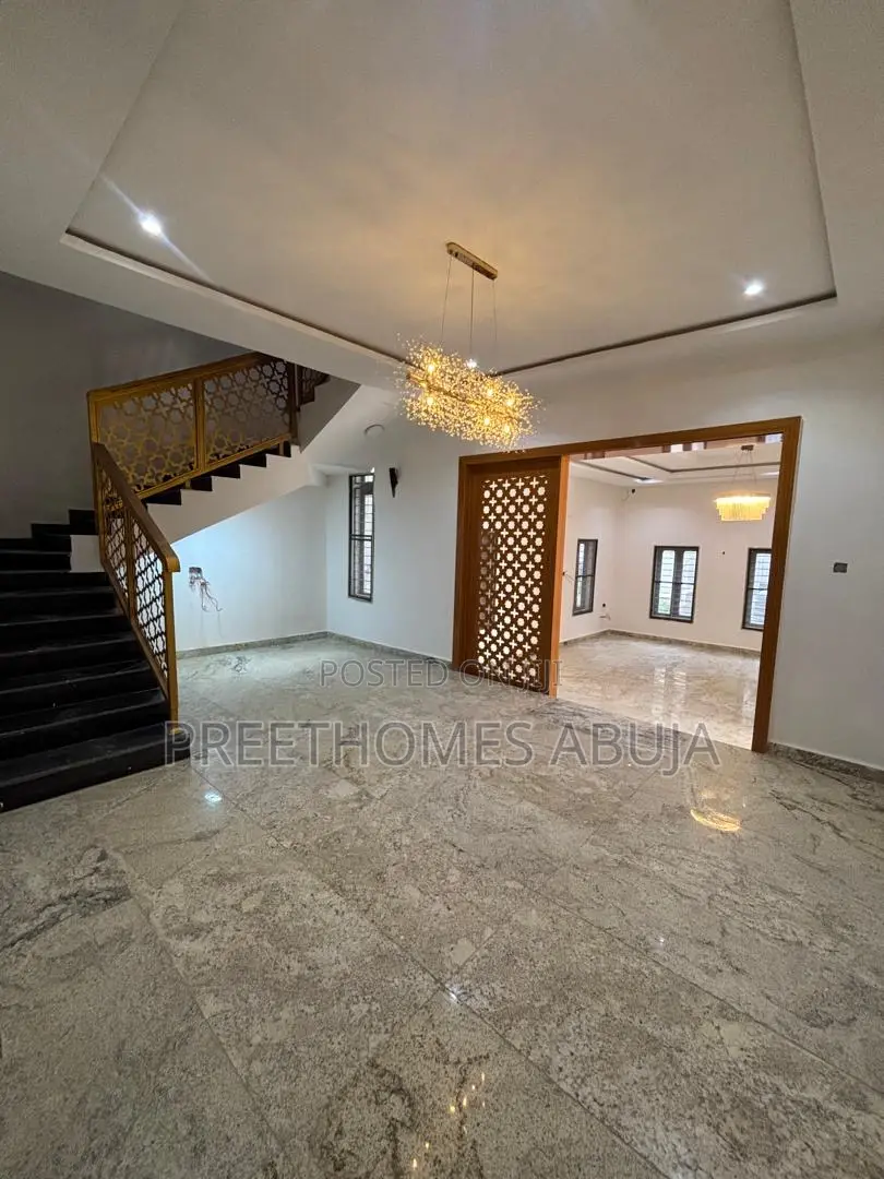 5 Bedrooms Fully Detached Duplex for Sale