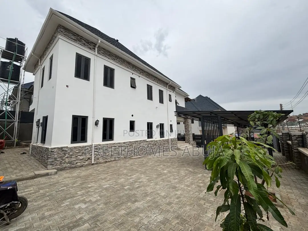 5 Bedrooms Fully Detached Duplex for Sale