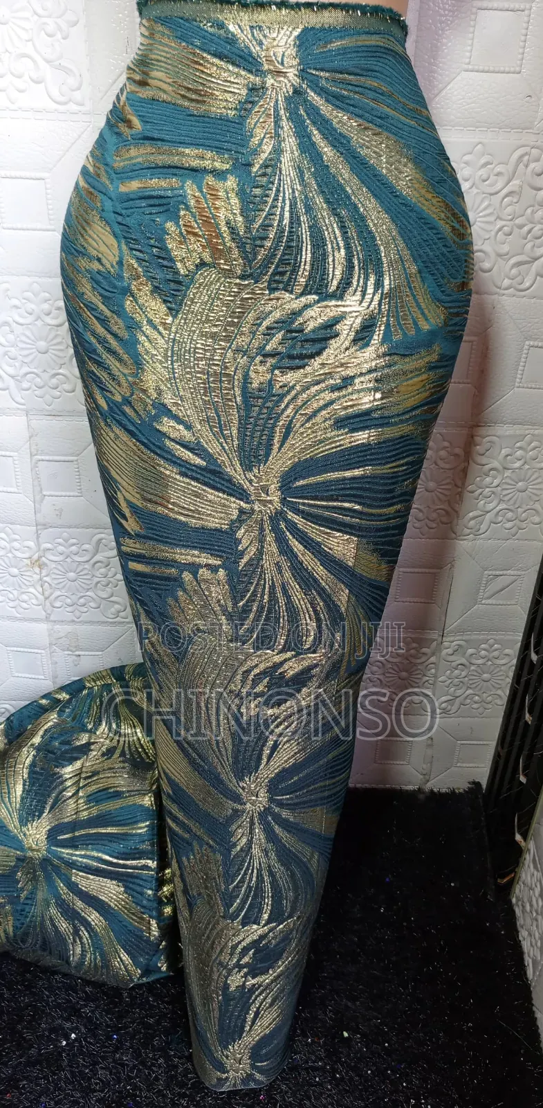 Glamour Damask