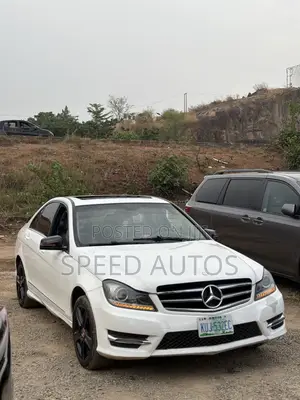 Mercedes-Benz C300 Luxury Sedan AWD (3.0L 6cyl 7A) 2009 White