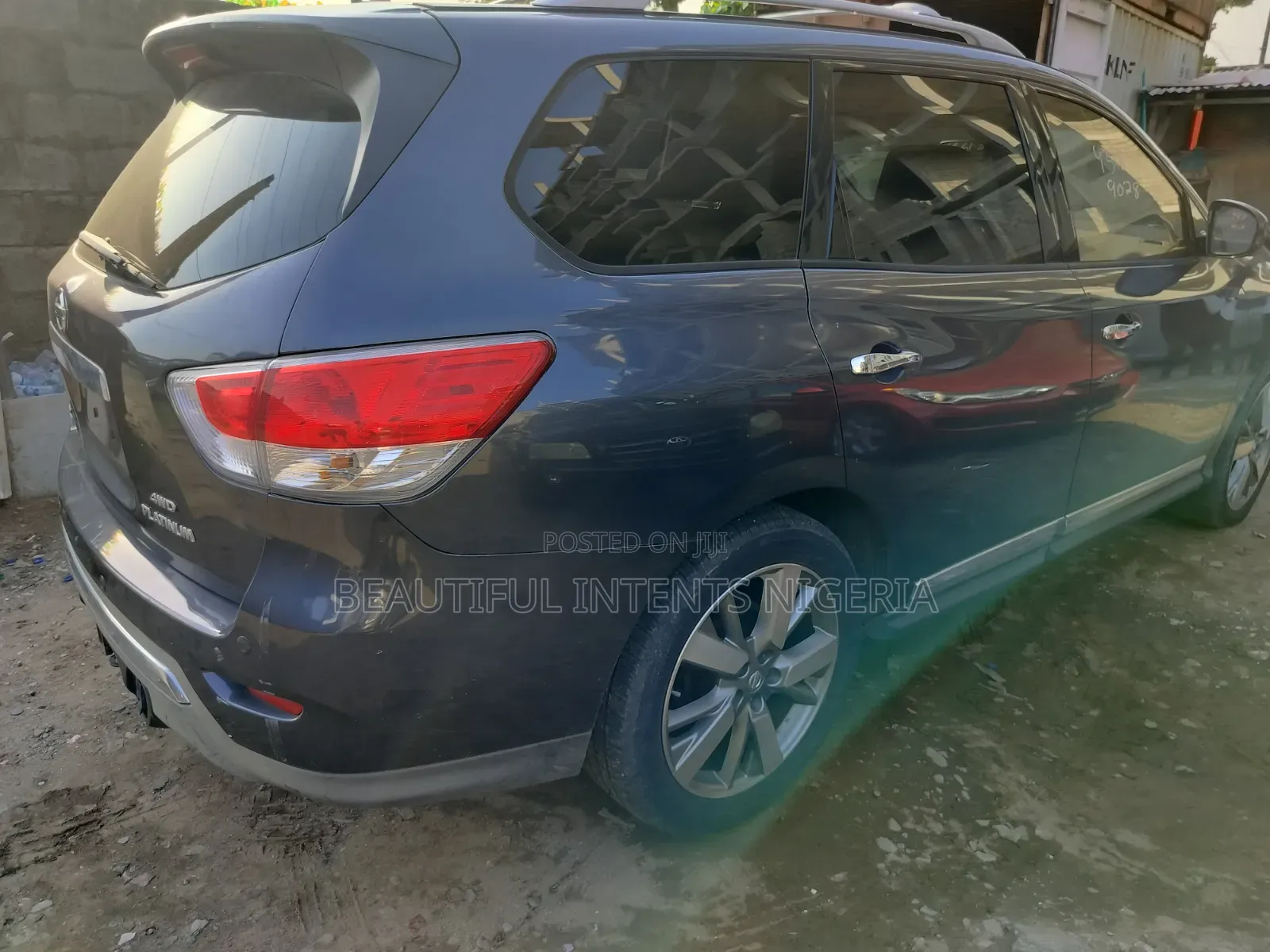 Nissan Pathfinder Platinum 4x4 2013 Gray