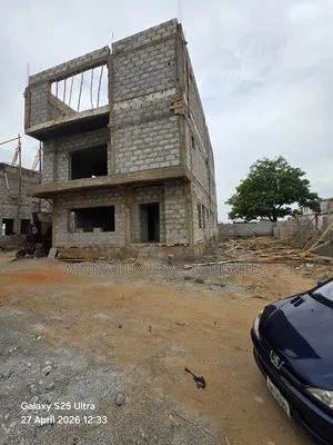 4bdrm Duplex in Sabon Lugbe for sale