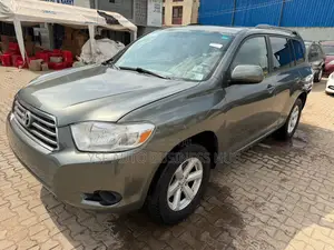 Toyota Highlander SE 2010 Green